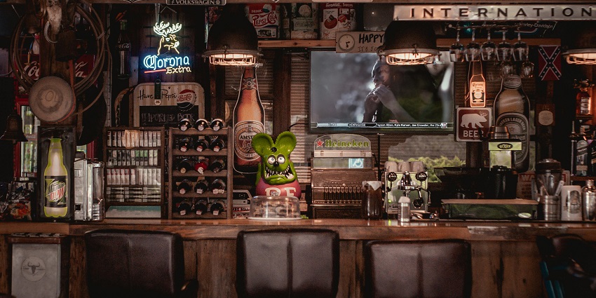 The vibrating atmosphere of The Hip Bar, a place to enjoy nightlife in Ahmedabad.