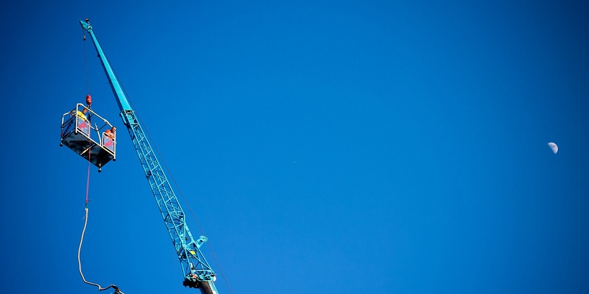 Extreme bungee jumping, a must try activity for all adventure lovers