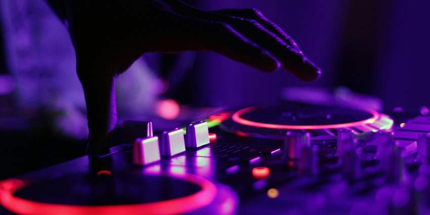 The Mozo Night Club is an amazing spot for an exciting night out full of music, dance and fun.