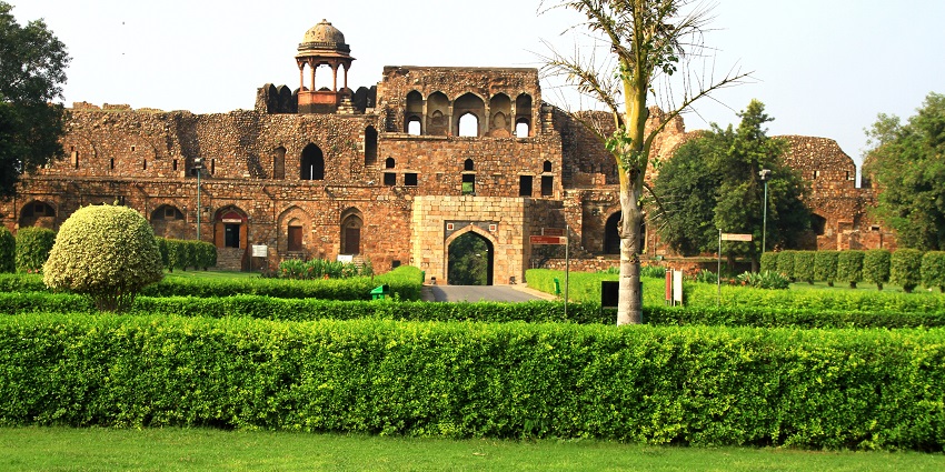 The best time to travel to the attraction and Delhi city is during the winter season.