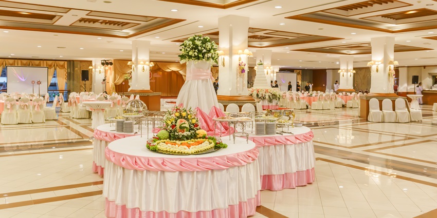 Elegant setting for the New Year party in Jalandhar at The Royal Court with fine dining.