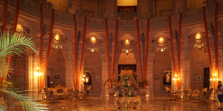Celebrate New Year party in Jodhpur’s palaces with tradition, music, and cuisine.