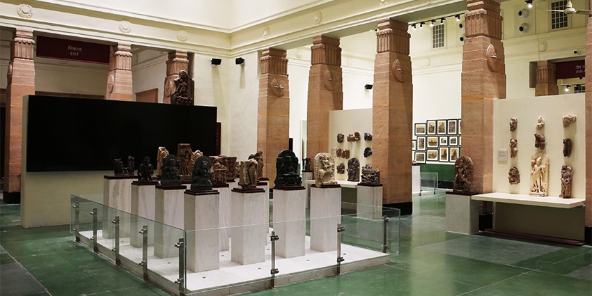 Inside the halls of Thar Desert Museum Of Rajasthan, one of the famous Jodhpur museums.