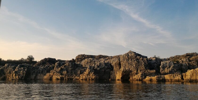 An image view of marble cliffs and the Narmada River located in Bhedaghat, showcasing exciting things to do in Bhedaghat.