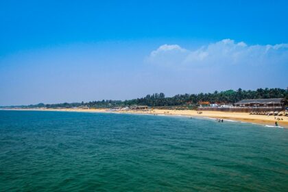 Explore the amazing and beautiful views of the pristine beach from an Aguada Fort in Goa.