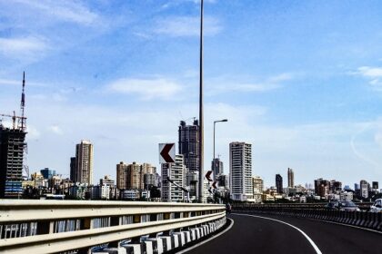 A view of towering building and clean roads exuding ultra-modern elegance in Maharashtra.