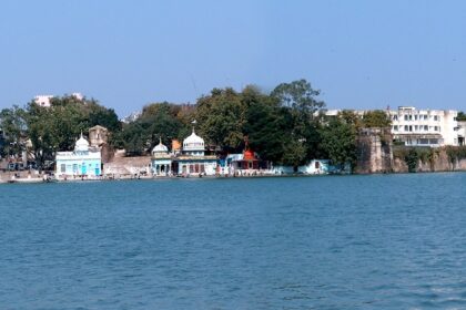 A scenic view of Sagar showcasing its lakes and greenery, highlighting the things to do in Sagar for visitors.