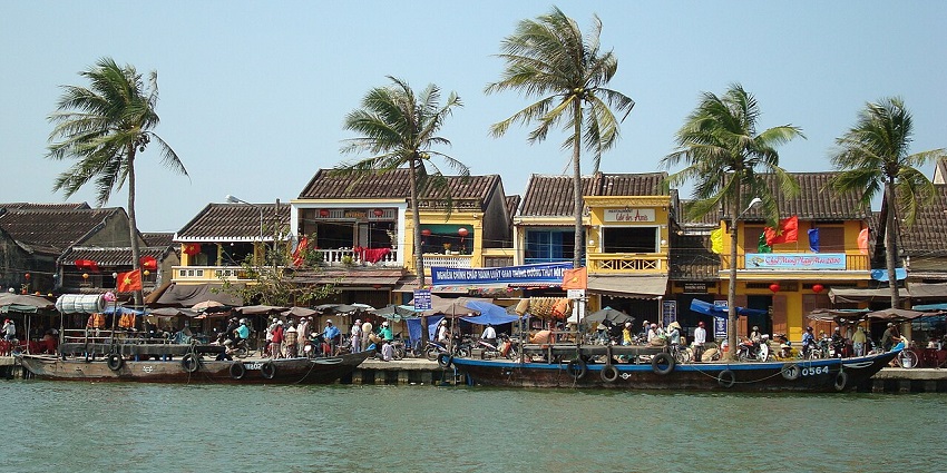 A glimpse of quaint boats lined up on the coast for boating in the Thu Bon River.