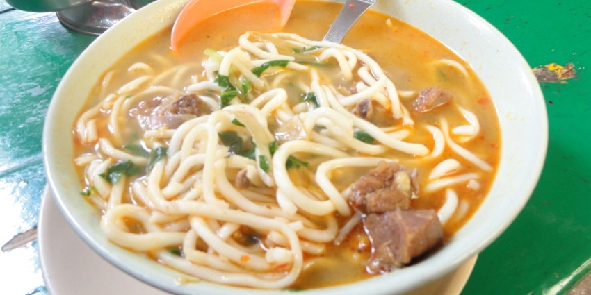 Indulge into the delicious delicacies served at the restaurants and eateries nearby