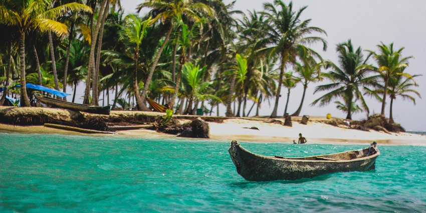 Explore the beautiful Thumpolly Beach on your visit to the Pallippuram Fort in Vyppin.