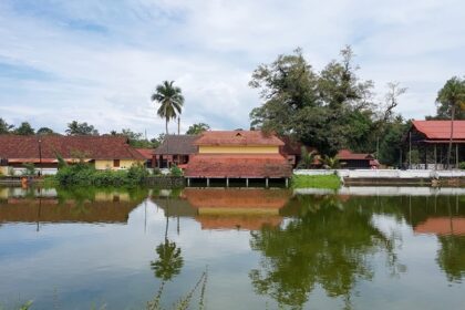 A mesmerising view of a temple in Kerala with stunning architecture during the daytime.