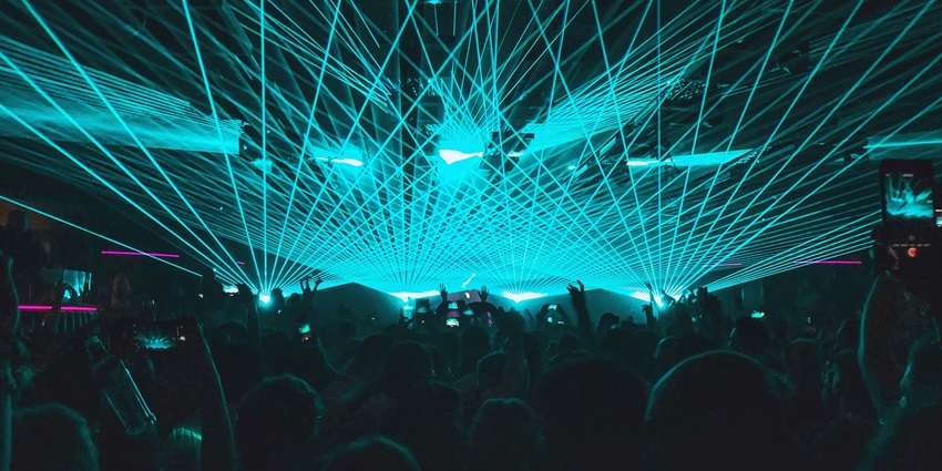 Visiting the Tiger Complex is one of the top things to enjoy Phuket nightlife for singles.