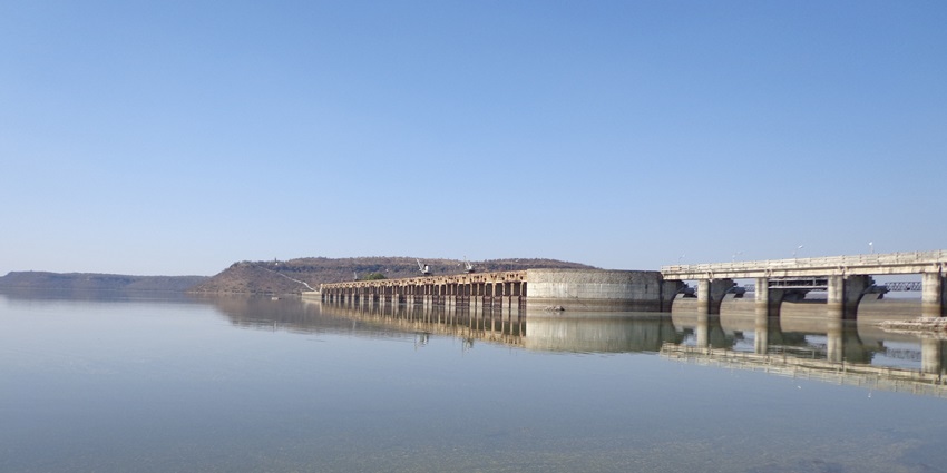 Picturesque view Tigra Dam surrounded by lush greenery and rolling hills, one of the must visit places to see near Gwalior