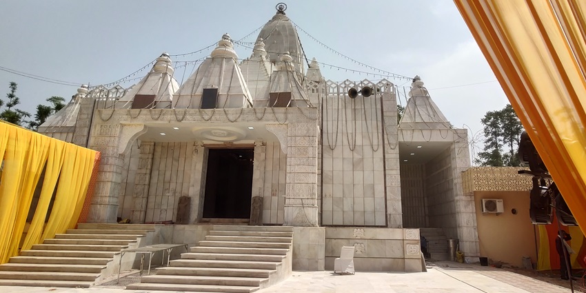 An image of the new building of the Padmavati temple, one of the best places to visit near Gurgaon.