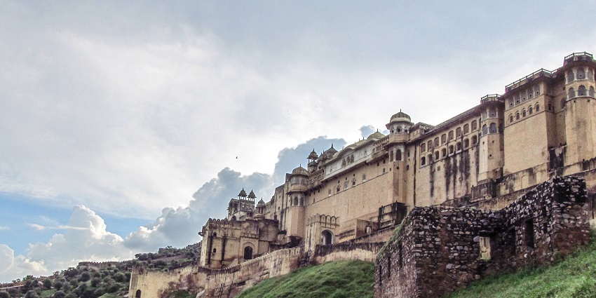 Tijara Fort has historic architecture, modern luxury, opulent artist-named suites.