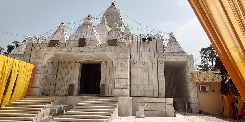 An image of the new building of the Padmavati temple, one of the places to visit in Rajasthan near Delhi.