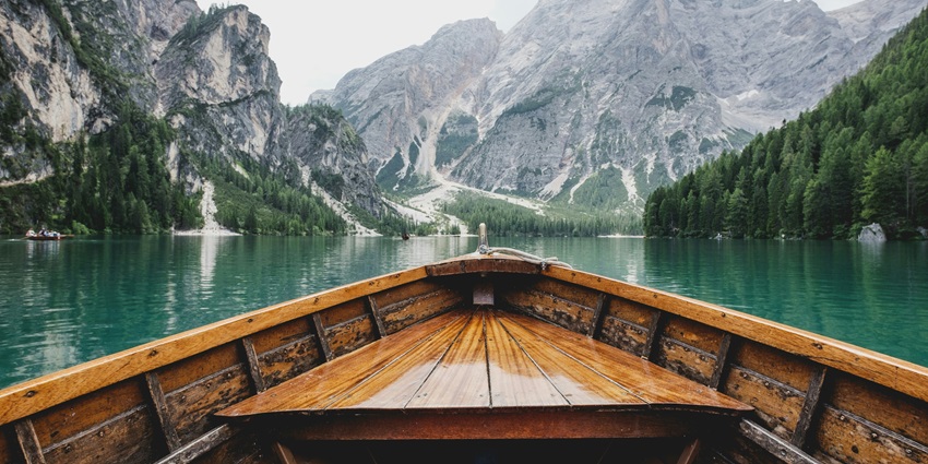 Tilyar Lake, situated in Rohtak, offers spectacular views while boating in its calm water
