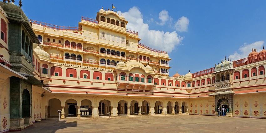 The image shows a great grand city palace, one of the tourist attractions in Jaipur.