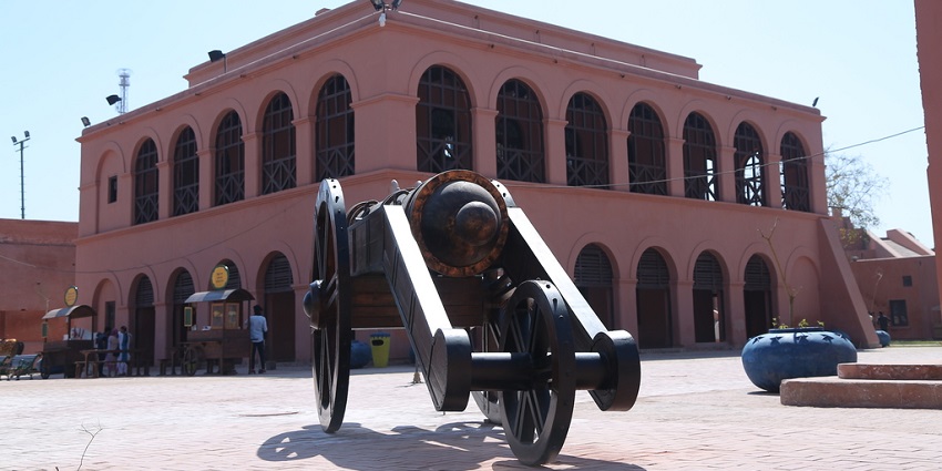 Before visiting Gobindgarh Fort, there are some tips that travellers might take into consideration.