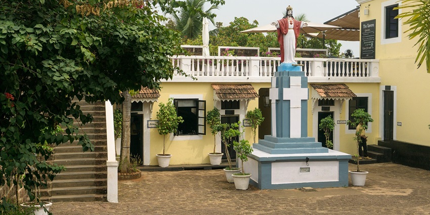 An image of Tiracol Fort also known as Fortaleza da Santíssima Trindade located in Goa.