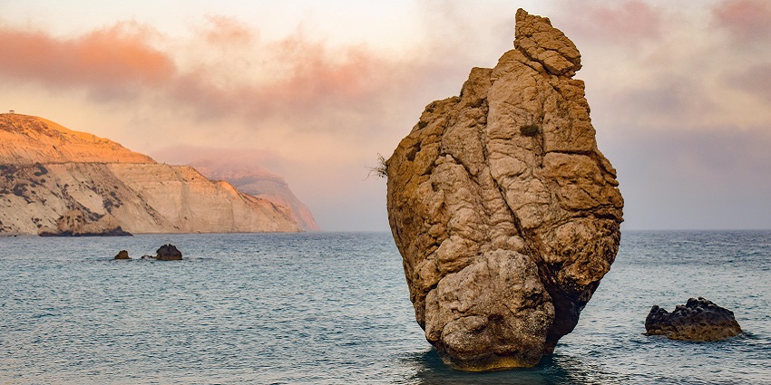 Toad Rock, one of the places to visit in Abu Road, offers panoramic views and tranquillity.