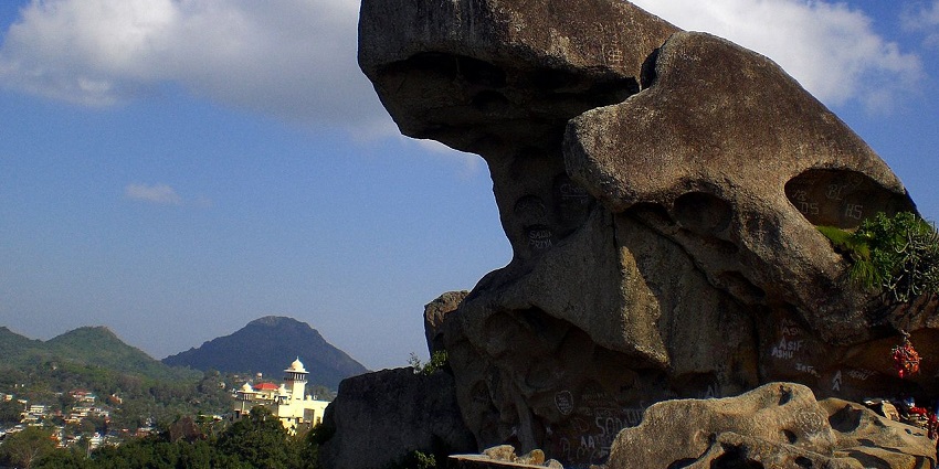 View of Toad Rock in Mount Abu, Rajasthan, a natural rock formation resembling a toad.