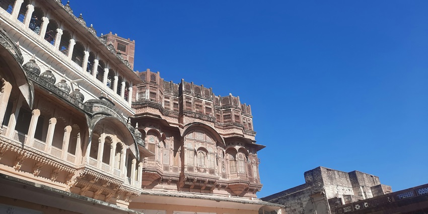 Image of a fort architecture designed beautifully in Rajastani culture - Todaraisingh a small town near Tonk