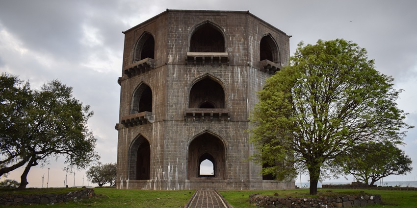 Tomb of Salabat Khan, one of the best attractions, showcases Mughal architecture.
