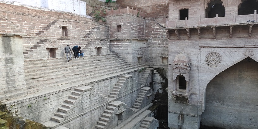 Intricate walls of Toorji's Step Well, one of the places to visit in Jodhpur with stunning architecture.
