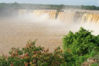 An image showing the beauty of Chitrakoot waterfalls descending down from hils–Best places to visit in Chitrakoot