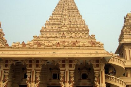 An ancient temple in Khajuraho, Chhatarpur, Madhya Pradesh, and ornate pillars are must-see places to visit in Chhatarpur.