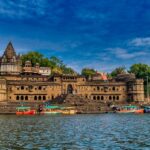 An image presenting the beauty of Maheshwar, exhibiting its design, riverside, and dynamic culture.