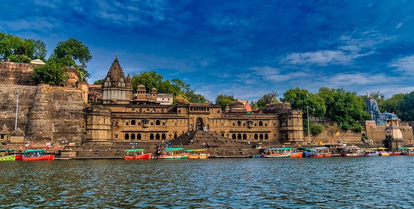 An image presenting the beauty of Maheshwar, exhibiting its design, riverside, and dynamic culture.