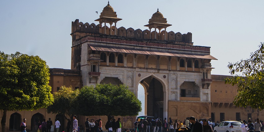 Image of a fort entry gate in Rajasthan - Tour Madho Niwas Kothi