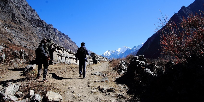 Trek the trails around Aravalli hills with scenic views and historic sites