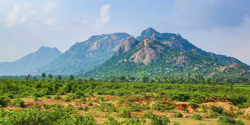 A picture of the rocky terrain of a hill located in the Deoghar region of Jharkhand