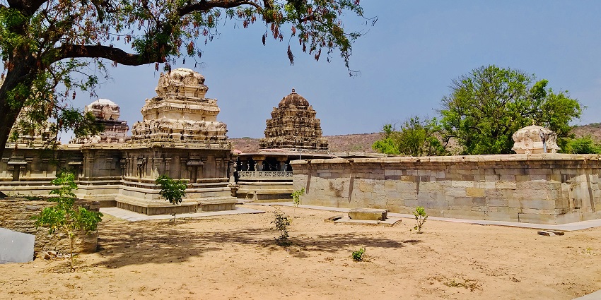 Ancient Vijayanagara era temple near Pushpagiri Matha, showcasing historical architecture.