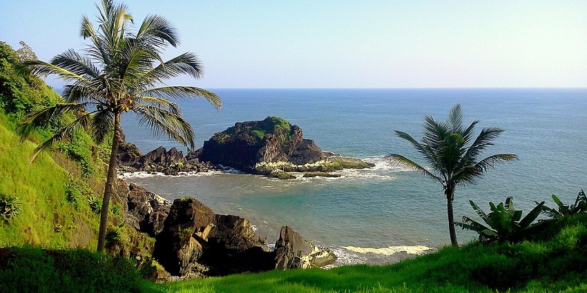 When wondering what to do in Goa in August, you can take a boat ride to Divar Island