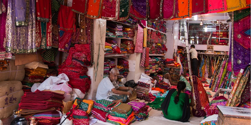 Tripolia Bazaar, one of the shopping places in Jaipur, features vibrant lac bangles, brassware, and handcrafted textiles.