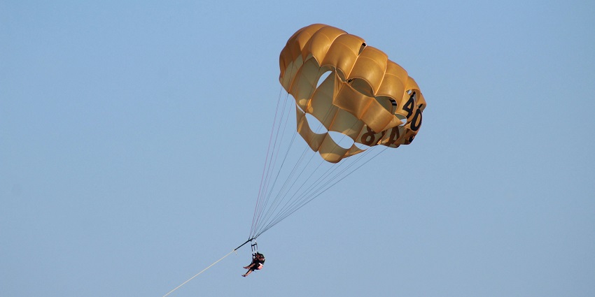 Trotters offers Swiss tents, camel safaris, and cultural activities for travellers.