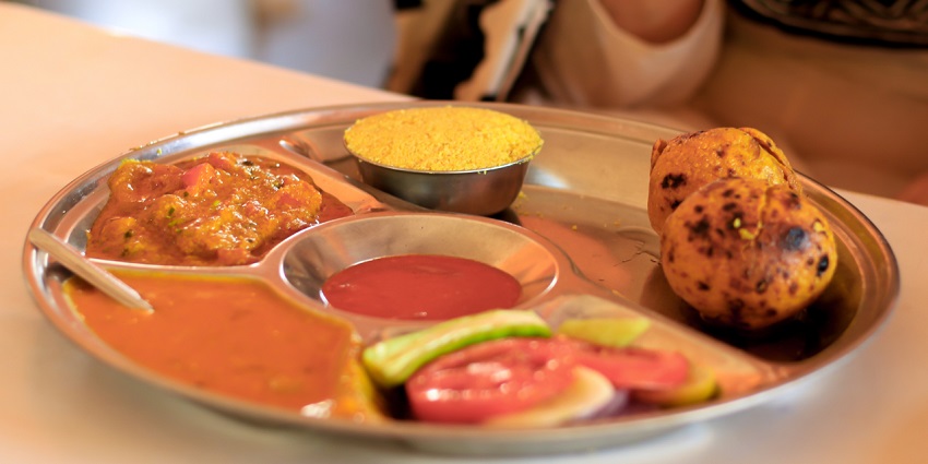 An image of a traditional rajasthani thali that a visitor must try while visiting Kishangarh