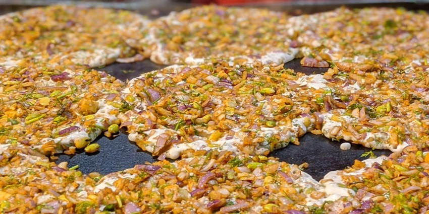 Trying the street food at azad chowk is one of the best things to do in Bhilwara.