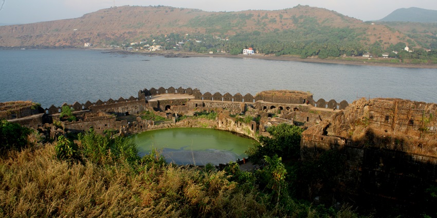 Tsunami Island, among the famous tourist attractions, offers exciting water sports near Tarkarli, an adventure lovers’ gem.