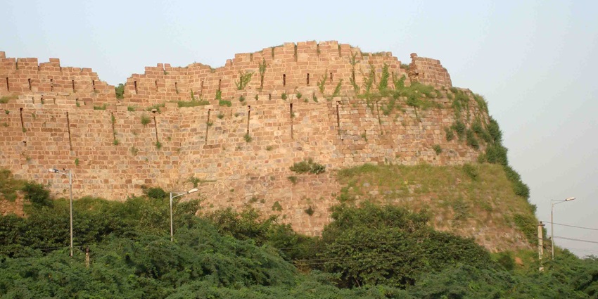 Tughlaqabad Fort is one of the famous places to visit in Delhi for photography.