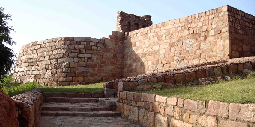 Image of ancient Tughlaqabad Fort in New Delhi - One of the best places to visit near the museum