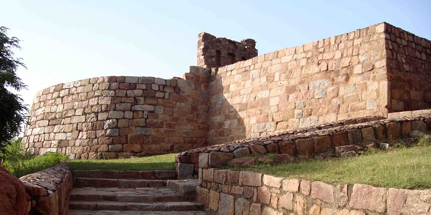 Tughlaqabad Fort is a ruined fort that stands as a testament to the city’s rich history.
