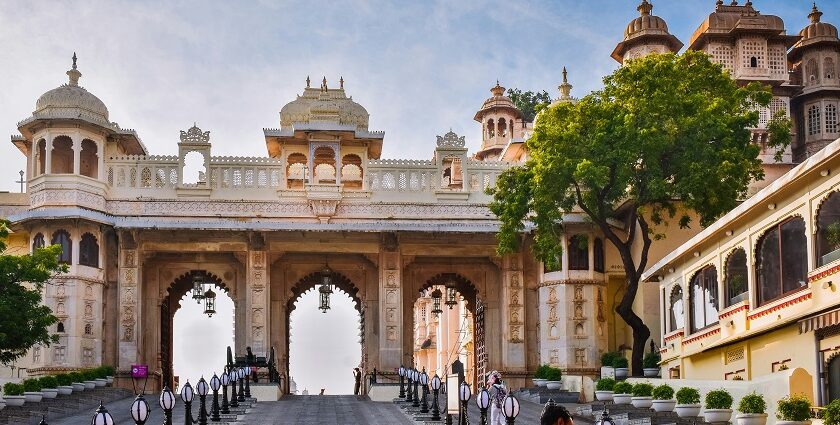 The panoramic view of Udaipur city palace - one of the best Udaipur Forts one can visit