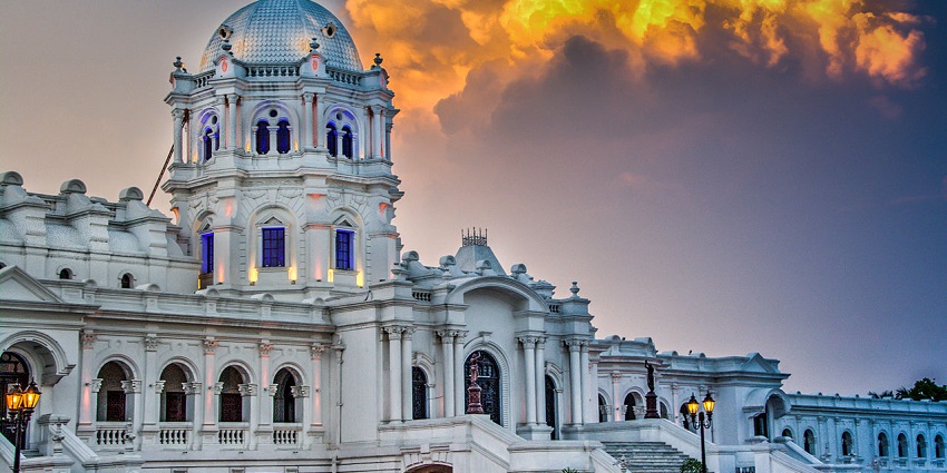 Explore the stunning architecture of Ujjayanta Palace which is located in Tripura.