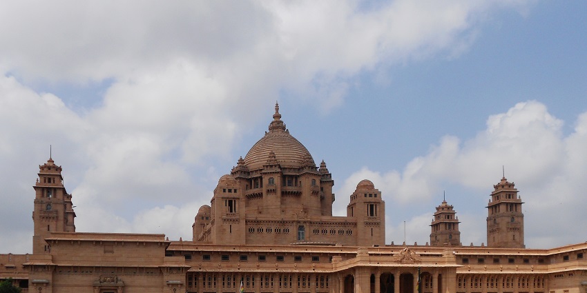 The majestic Umaid Bhawan Palace, one of the best places to visit in Jodhpur at night.