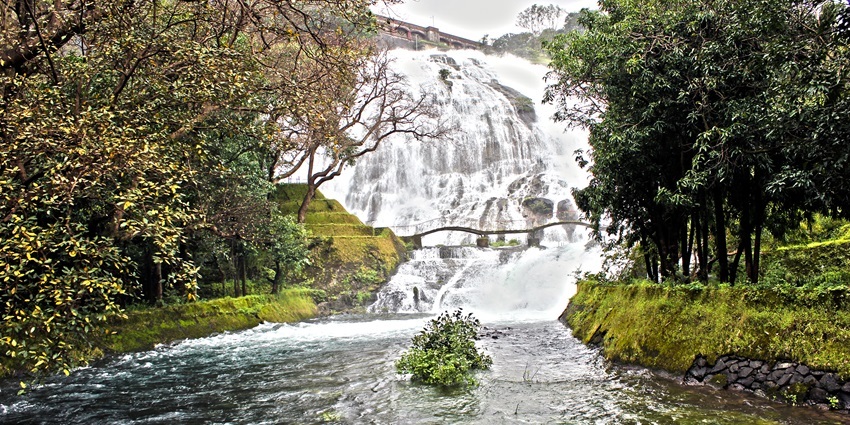 Umbrella Falls is one of the most beautiful places to visit near Trimbakeshwar for all.